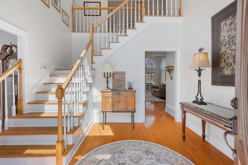 1926 LONHILL DR