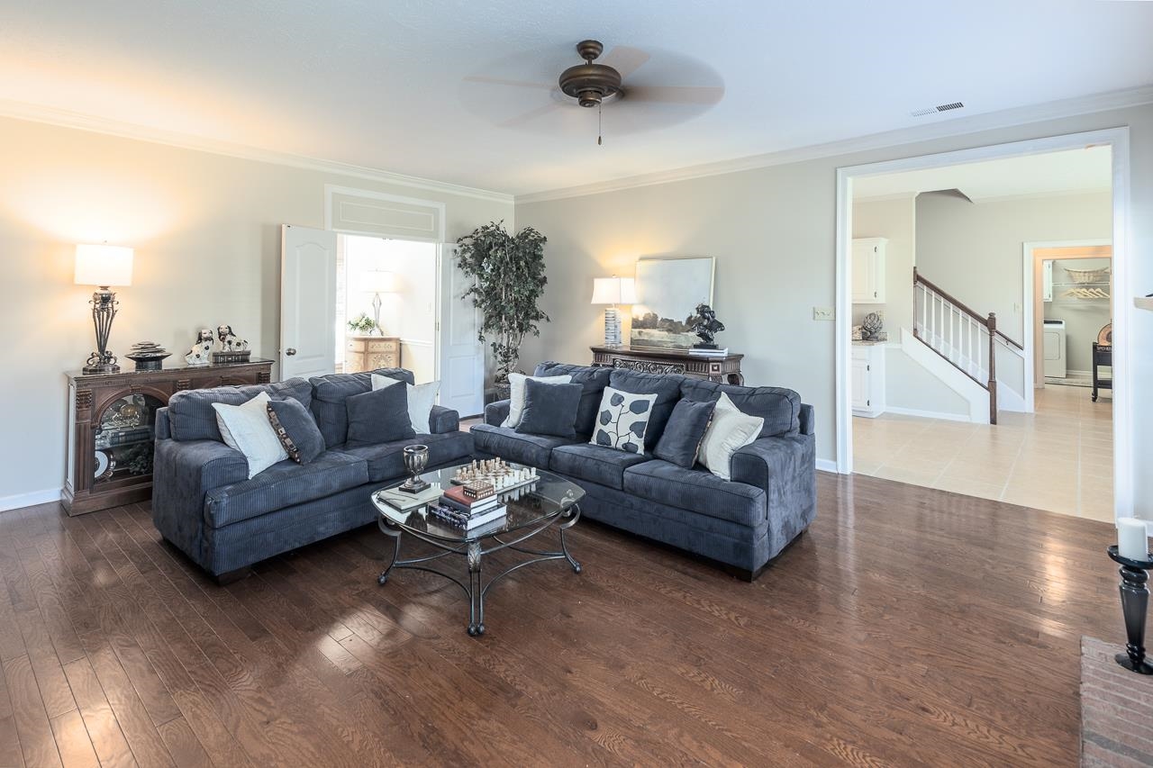 1223 ELM SPRINGS DR