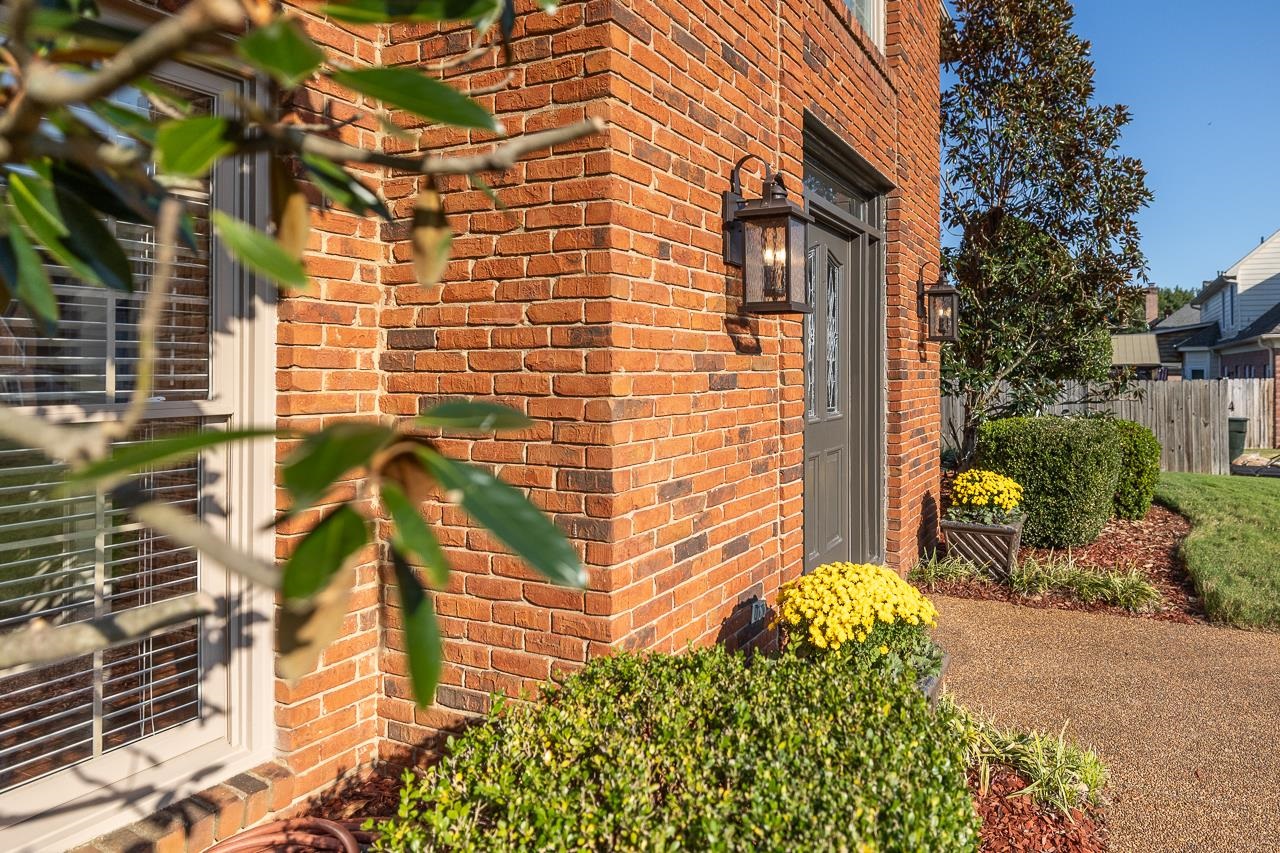1223 ELM SPRINGS DR