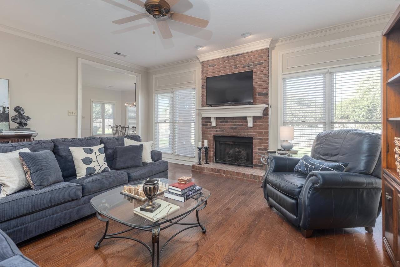 1223 ELM SPRINGS DR