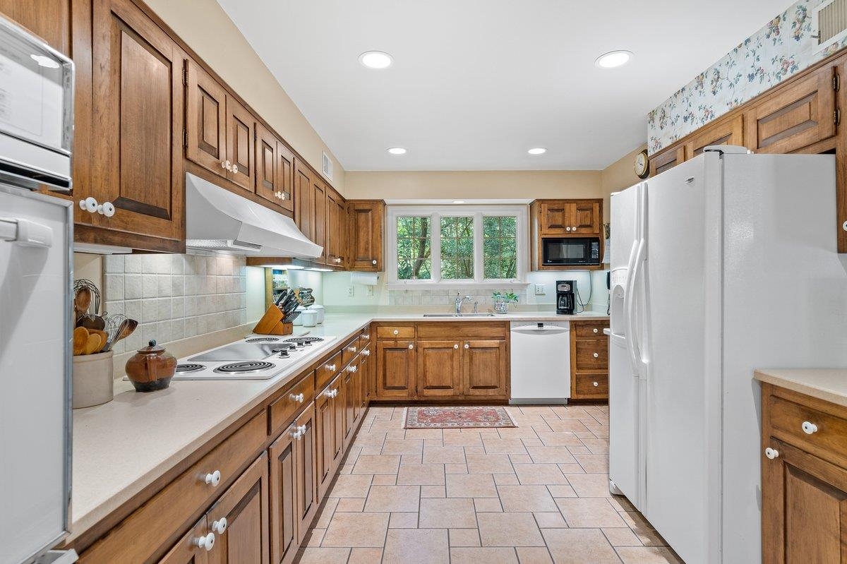 2330 DOGWOOD MEADOWS CV
