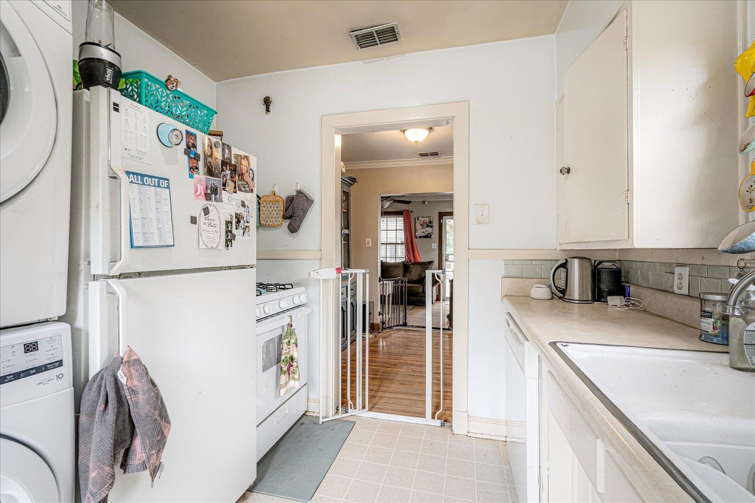 100 BARNETT PL