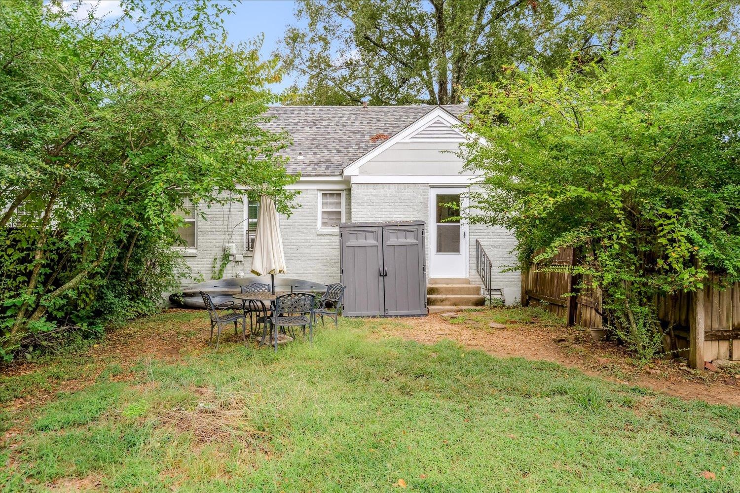 100 BARNETT PL