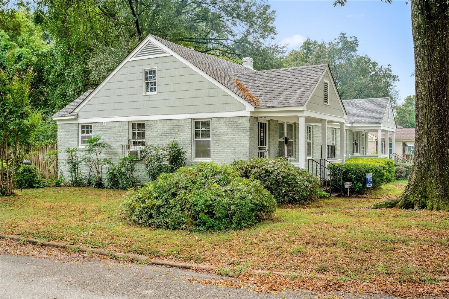 100 BARNETT PL