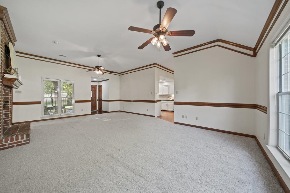 196 E RHONDA CIR
