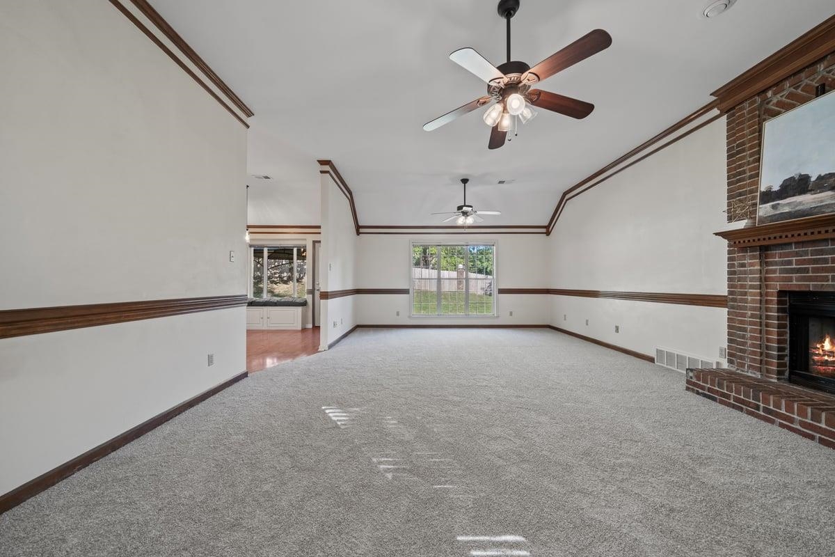 196 E RHONDA CIR