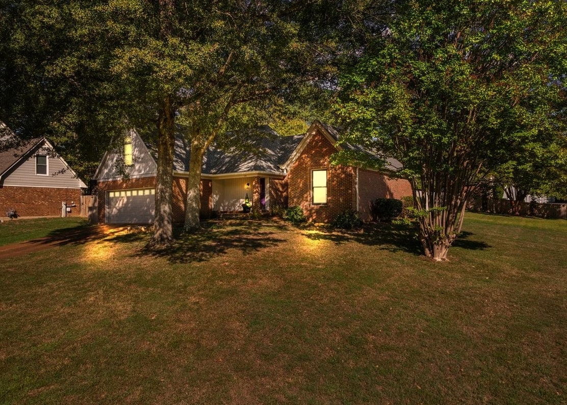 196 E RHONDA CIR