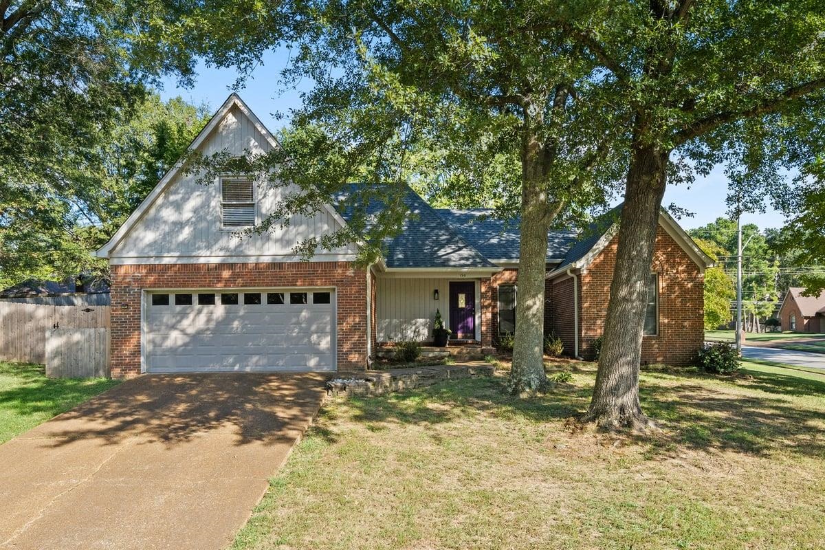 196 E RHONDA CIR