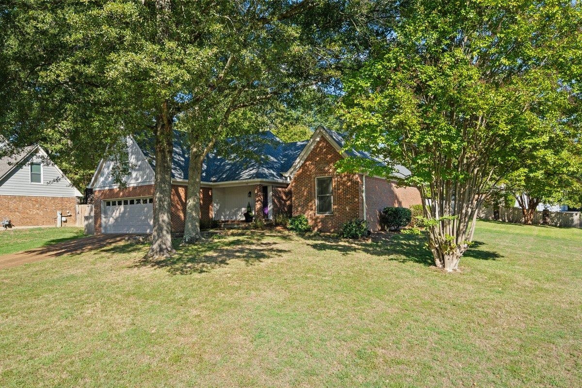 196 E RHONDA CIR