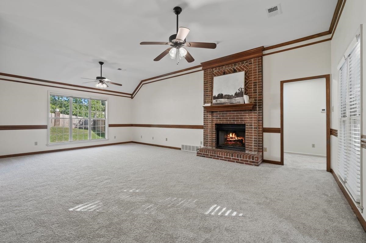 196 E RHONDA CIR
