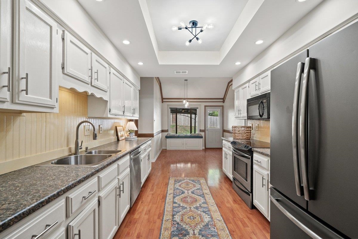 196 E RHONDA CIR