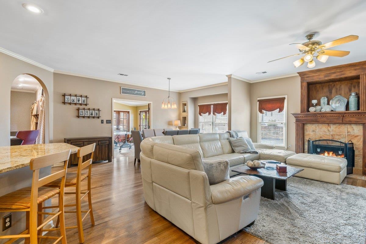 1499 BARTON CREEK DR