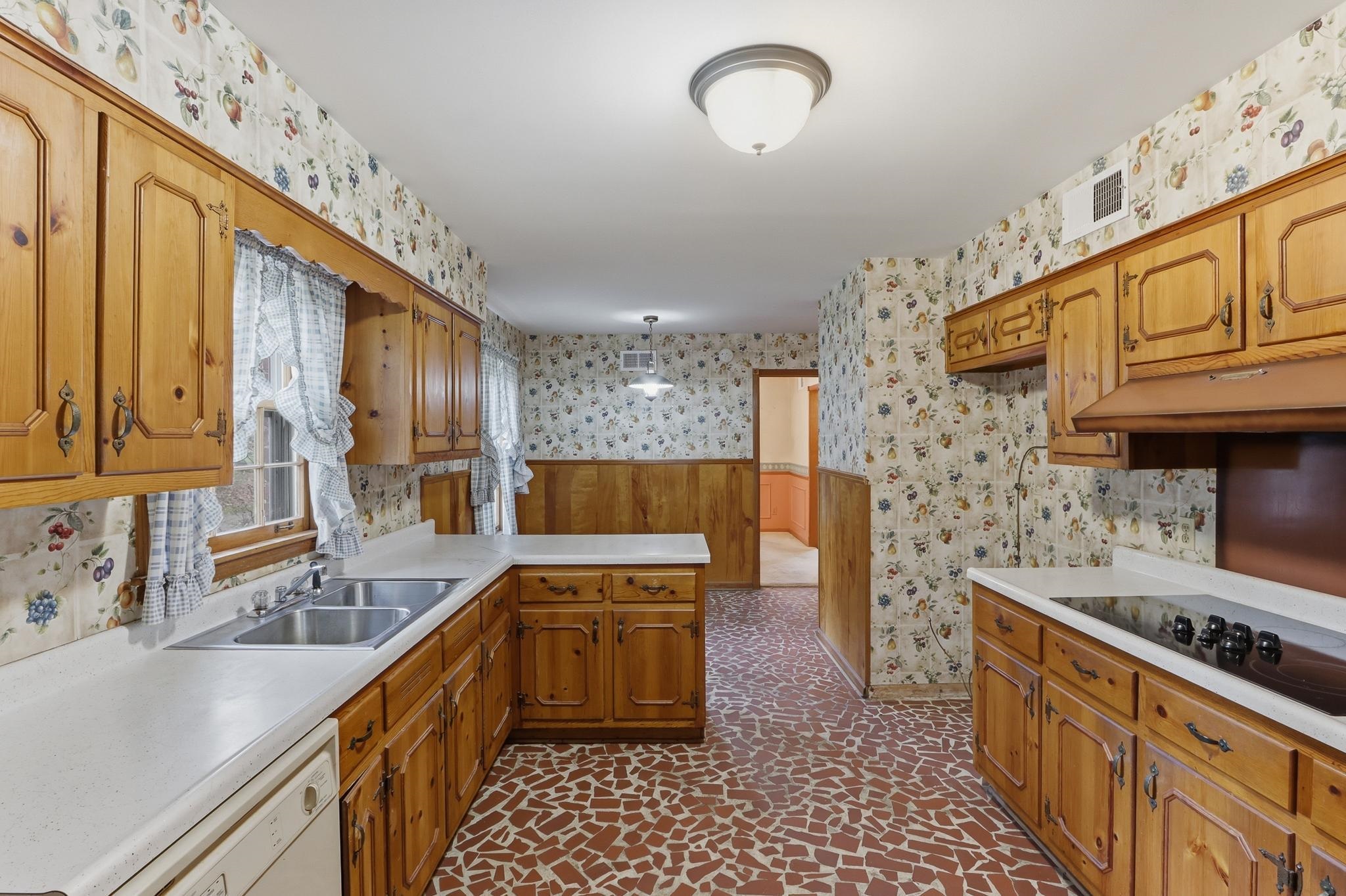 7527 PARKER CIR