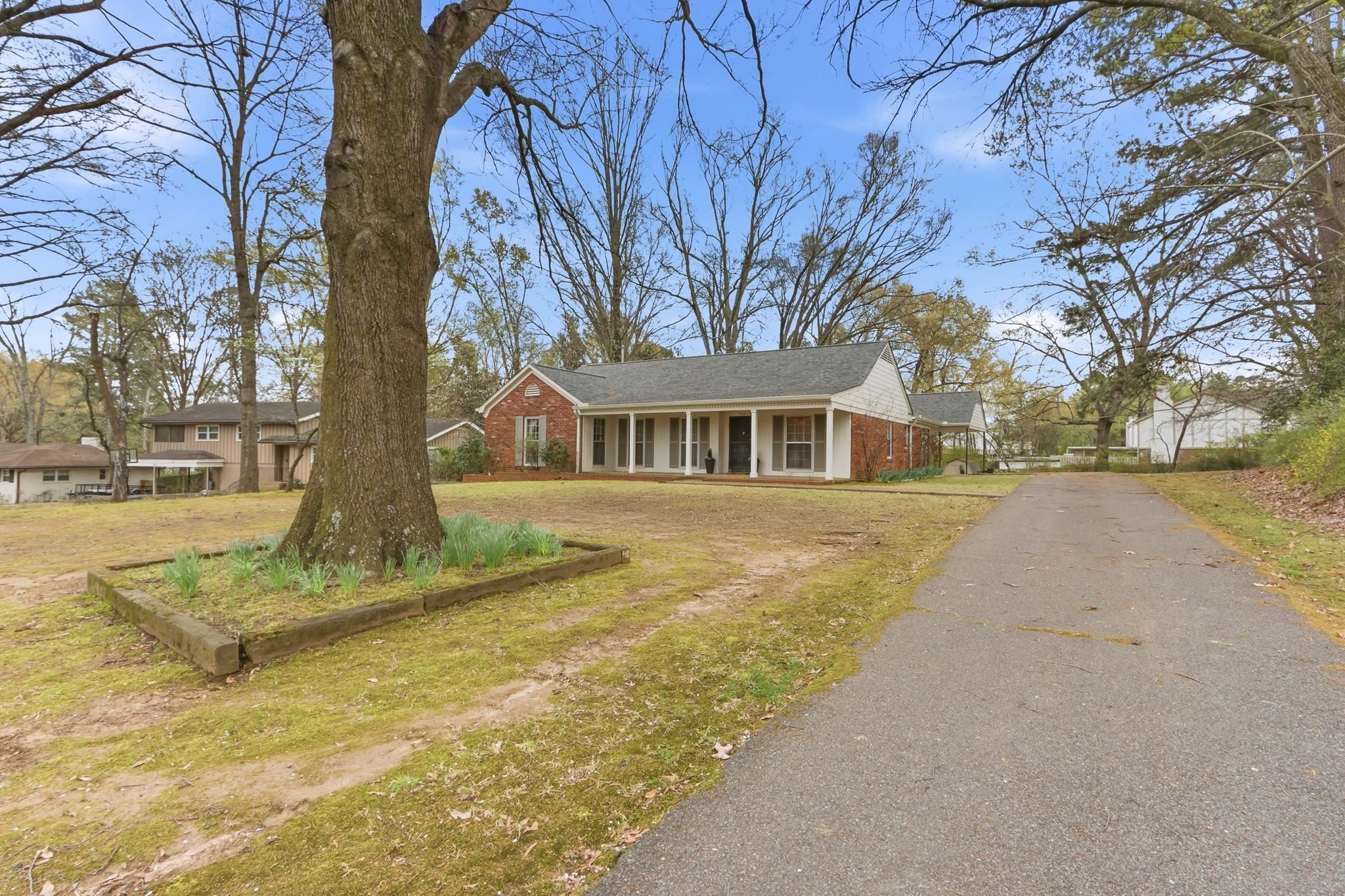 7527 PARKER CIR