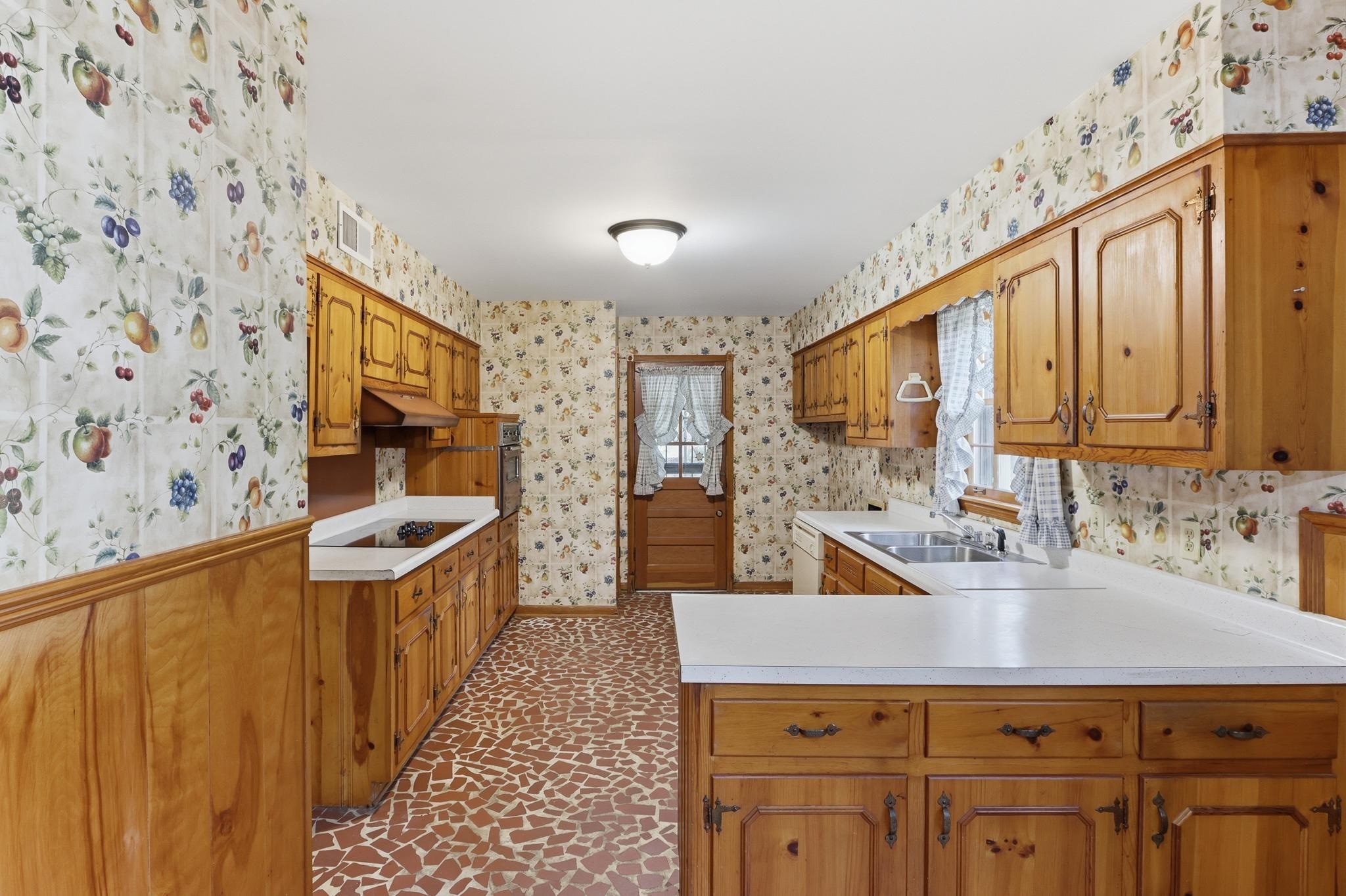 7527 PARKER CIR