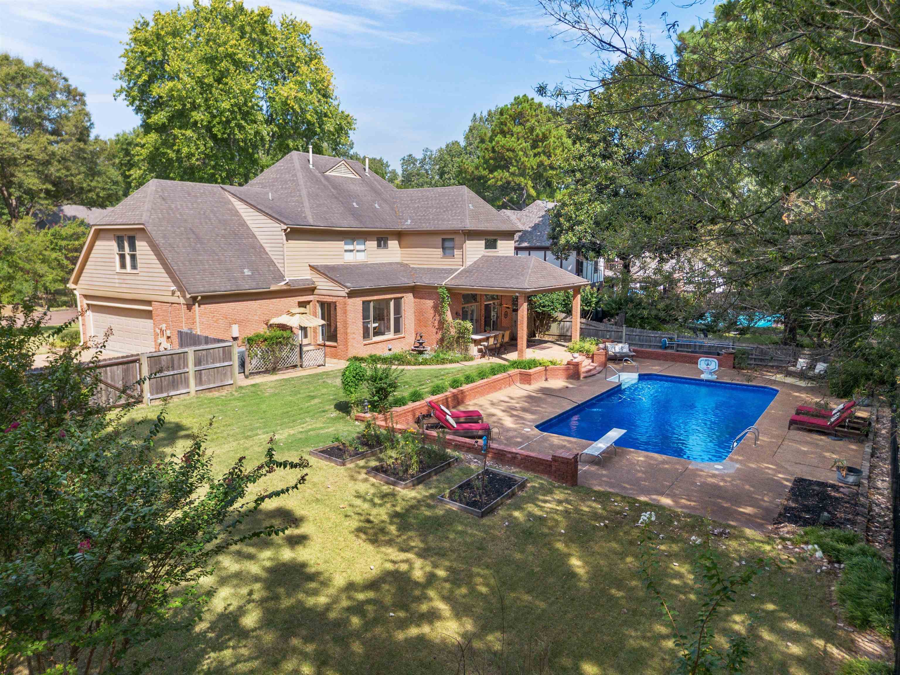 2800 E LEVEE OAKS DR