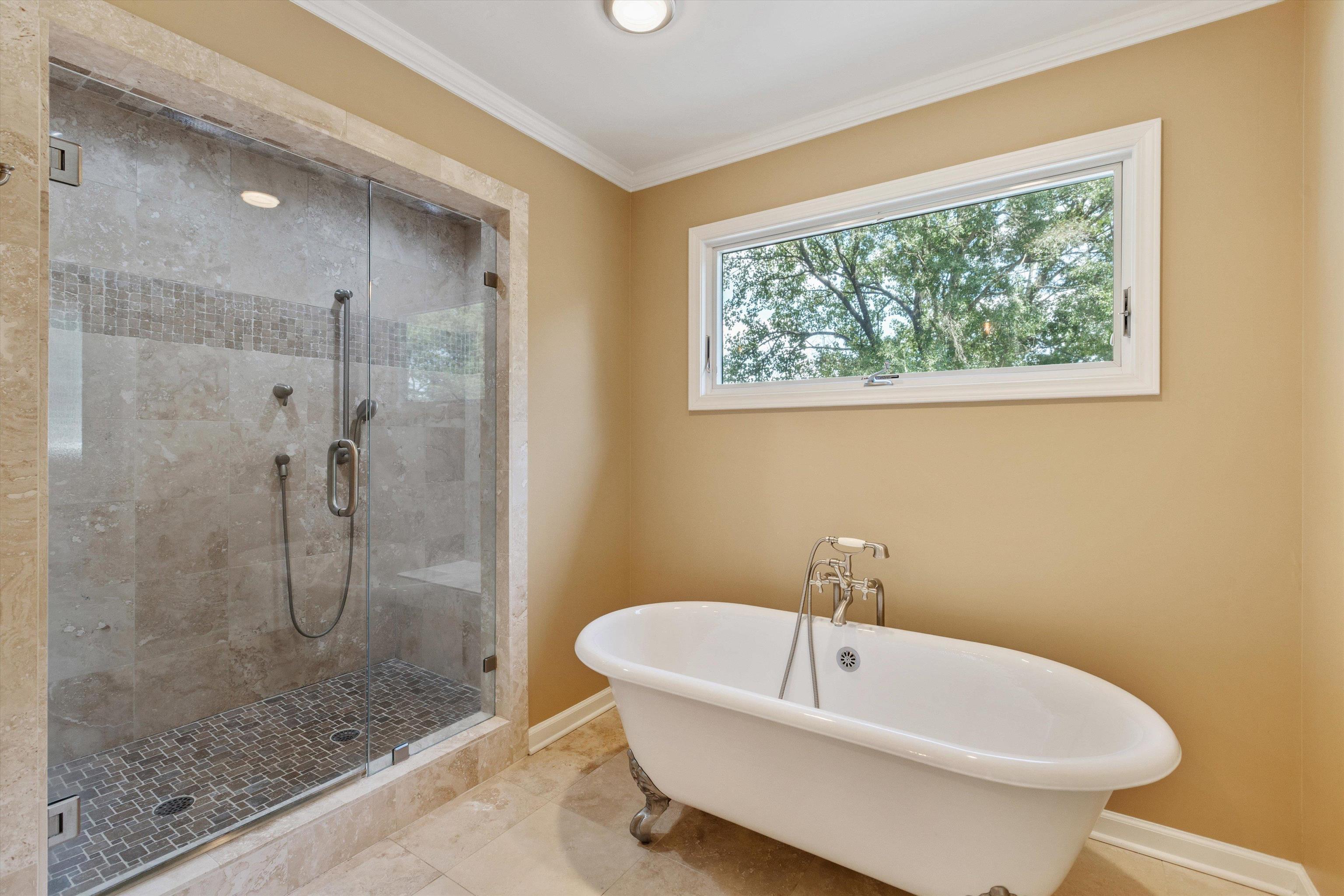 2800 E LEVEE OAKS DR