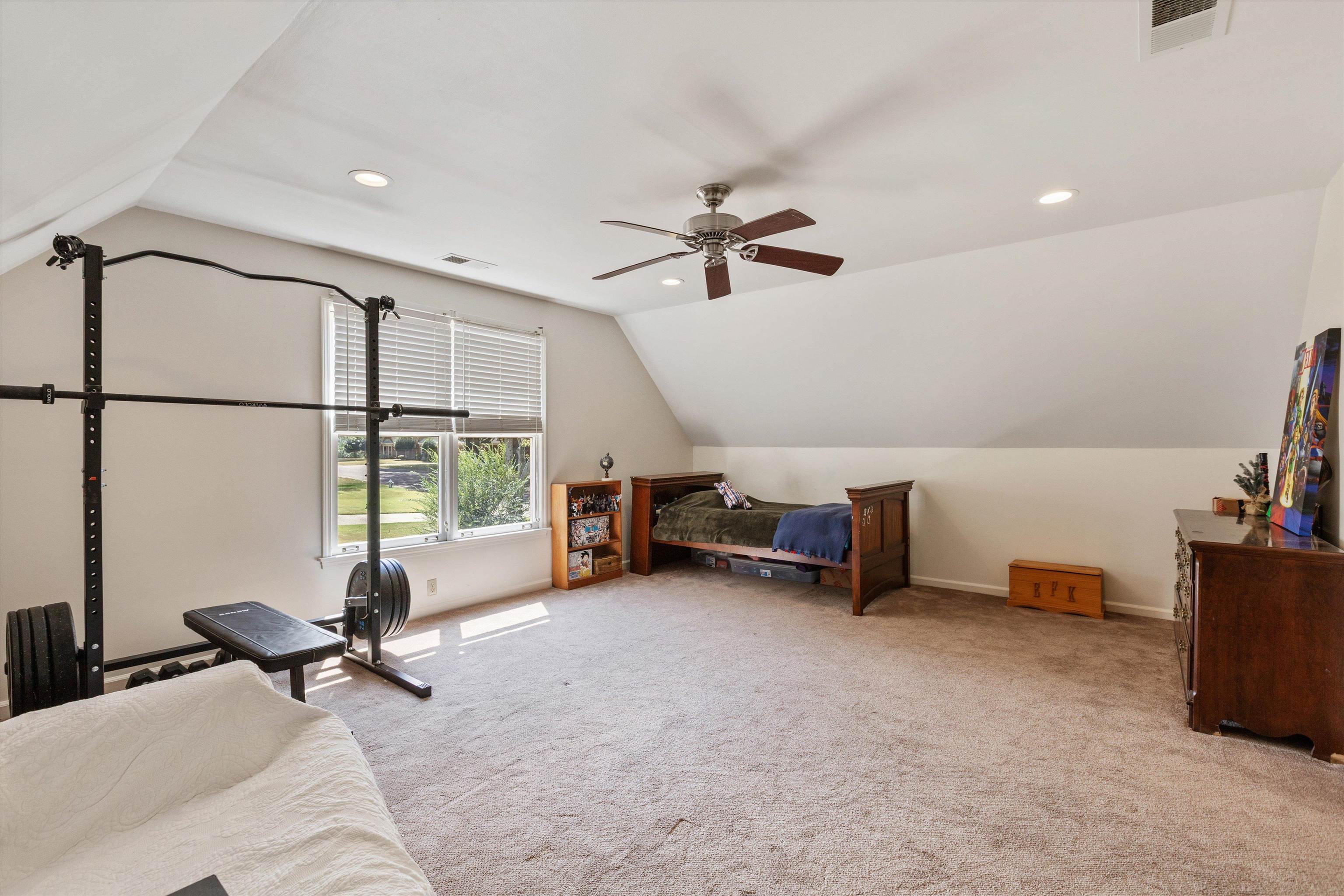 2800 E LEVEE OAKS DR
