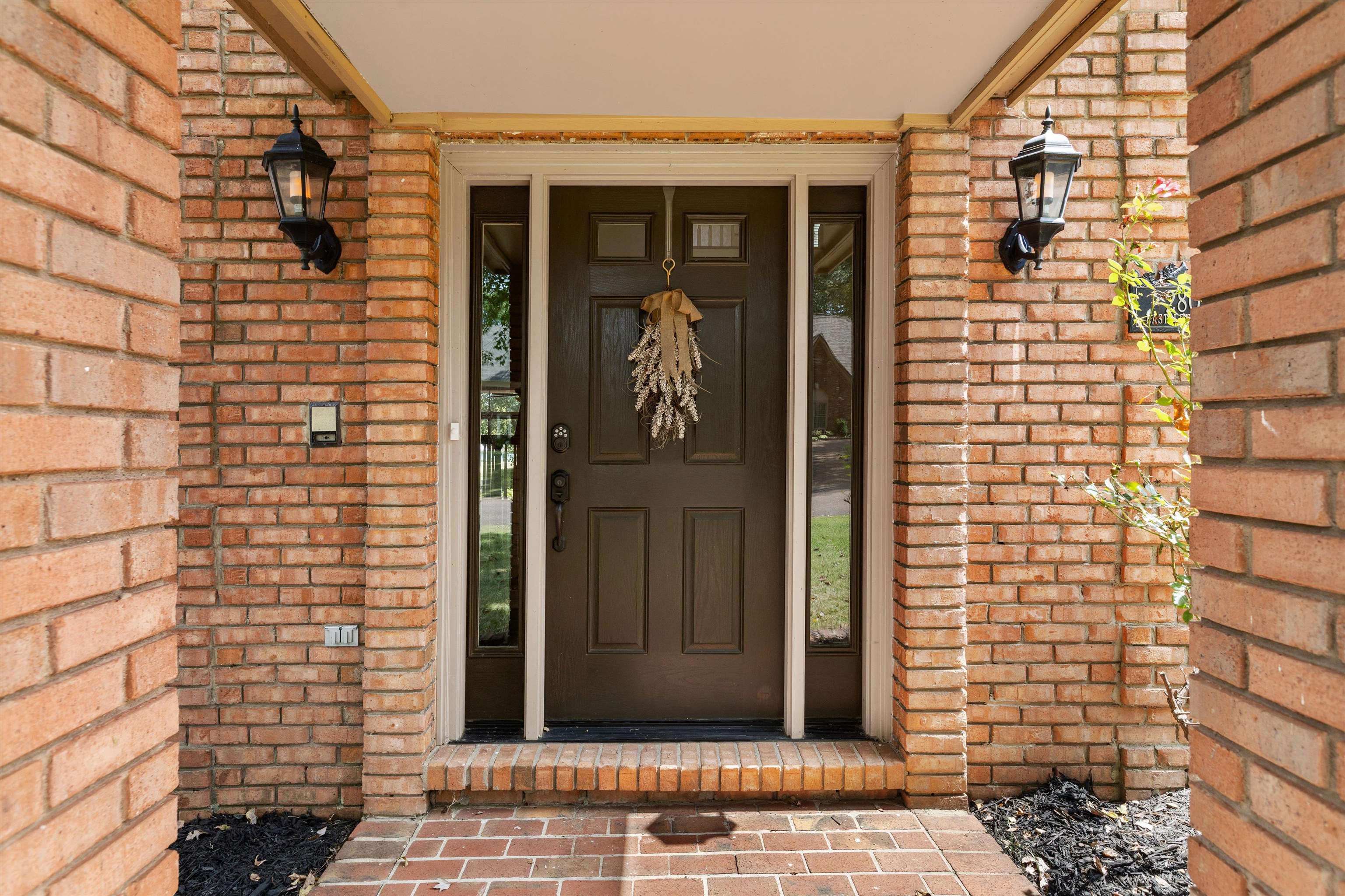 2800 E LEVEE OAKS DR