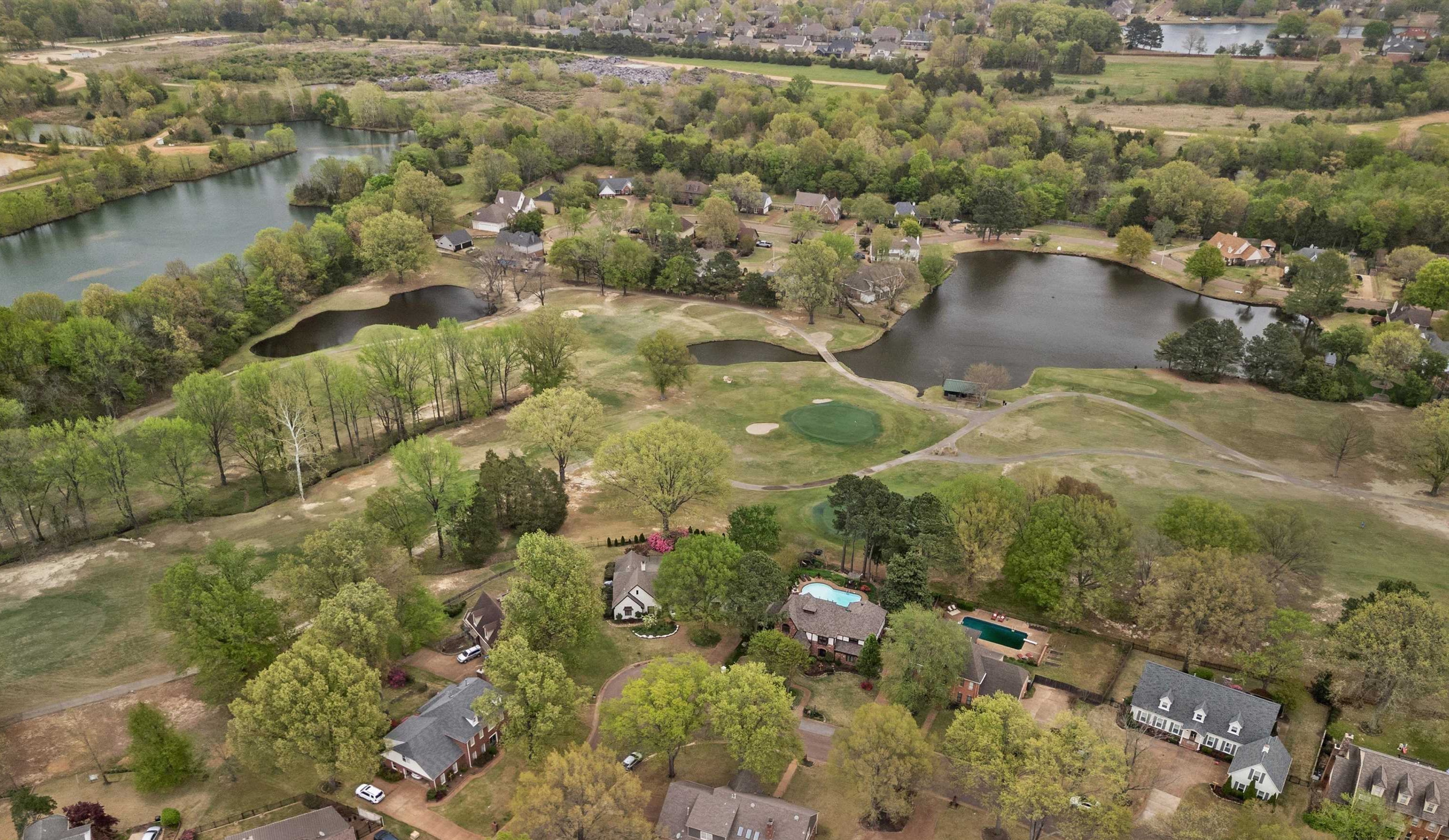 2800 E LEVEE OAKS DR