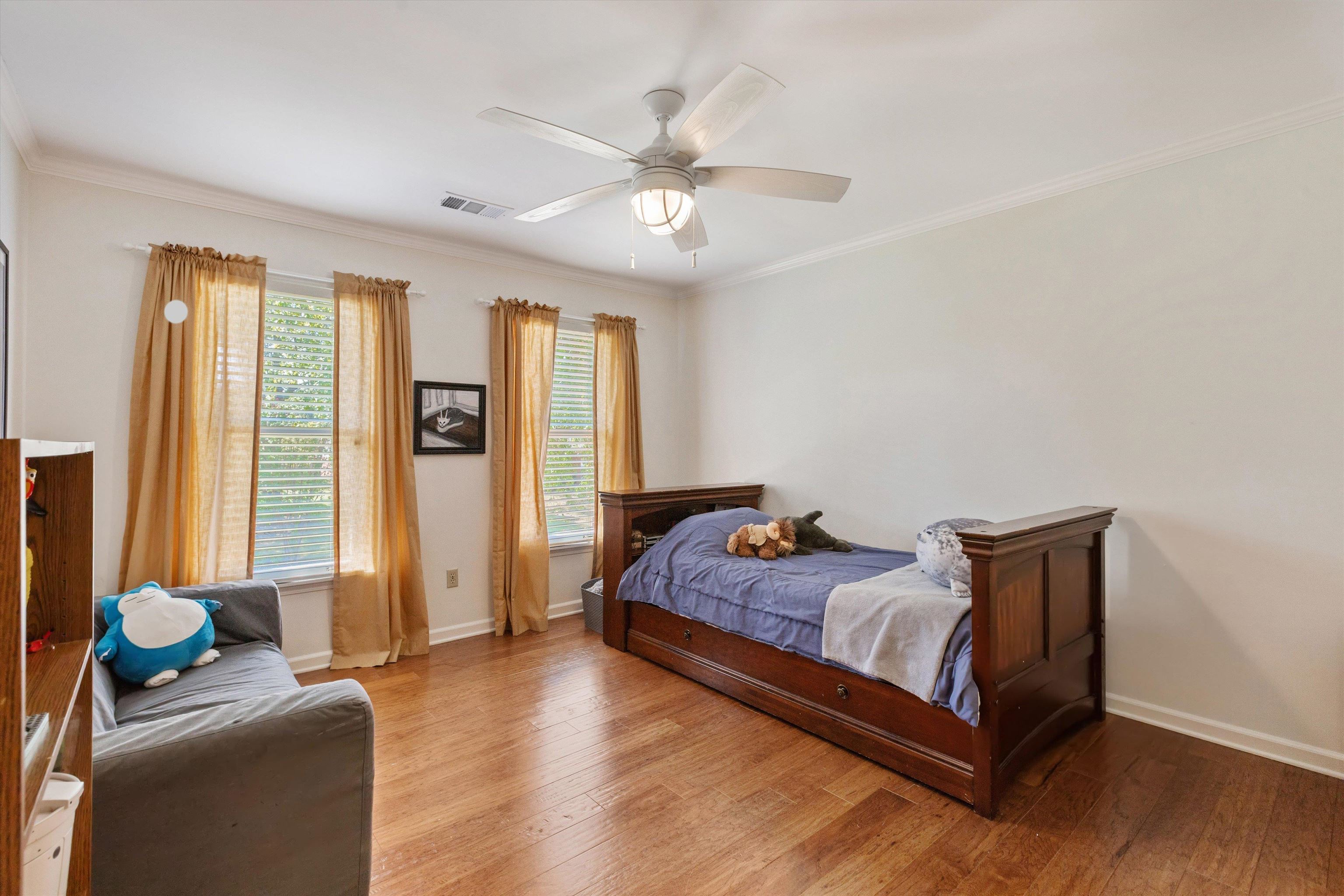 2800 E LEVEE OAKS DR