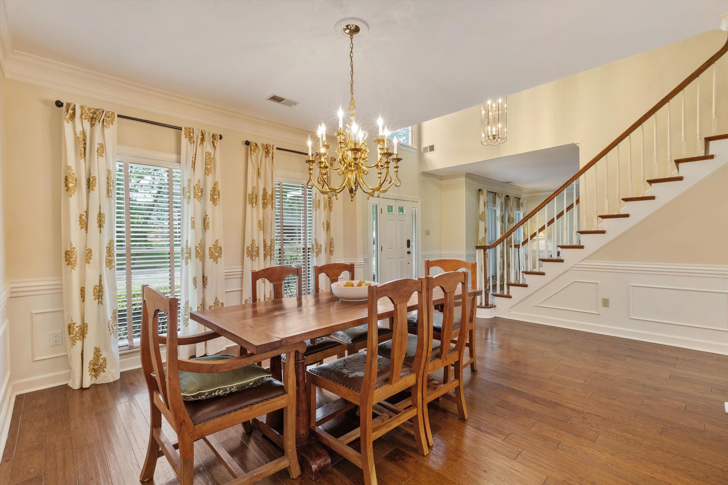 2800 E LEVEE OAKS DR