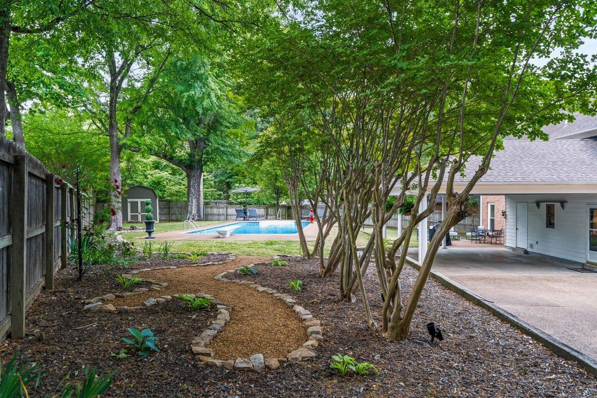 150 LEAF TRAIL CT