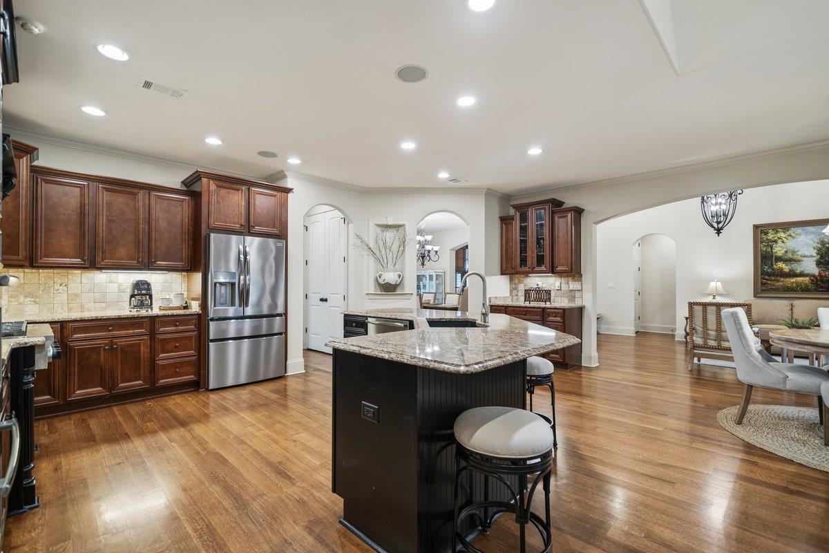 8441 POPLAR PIKE
