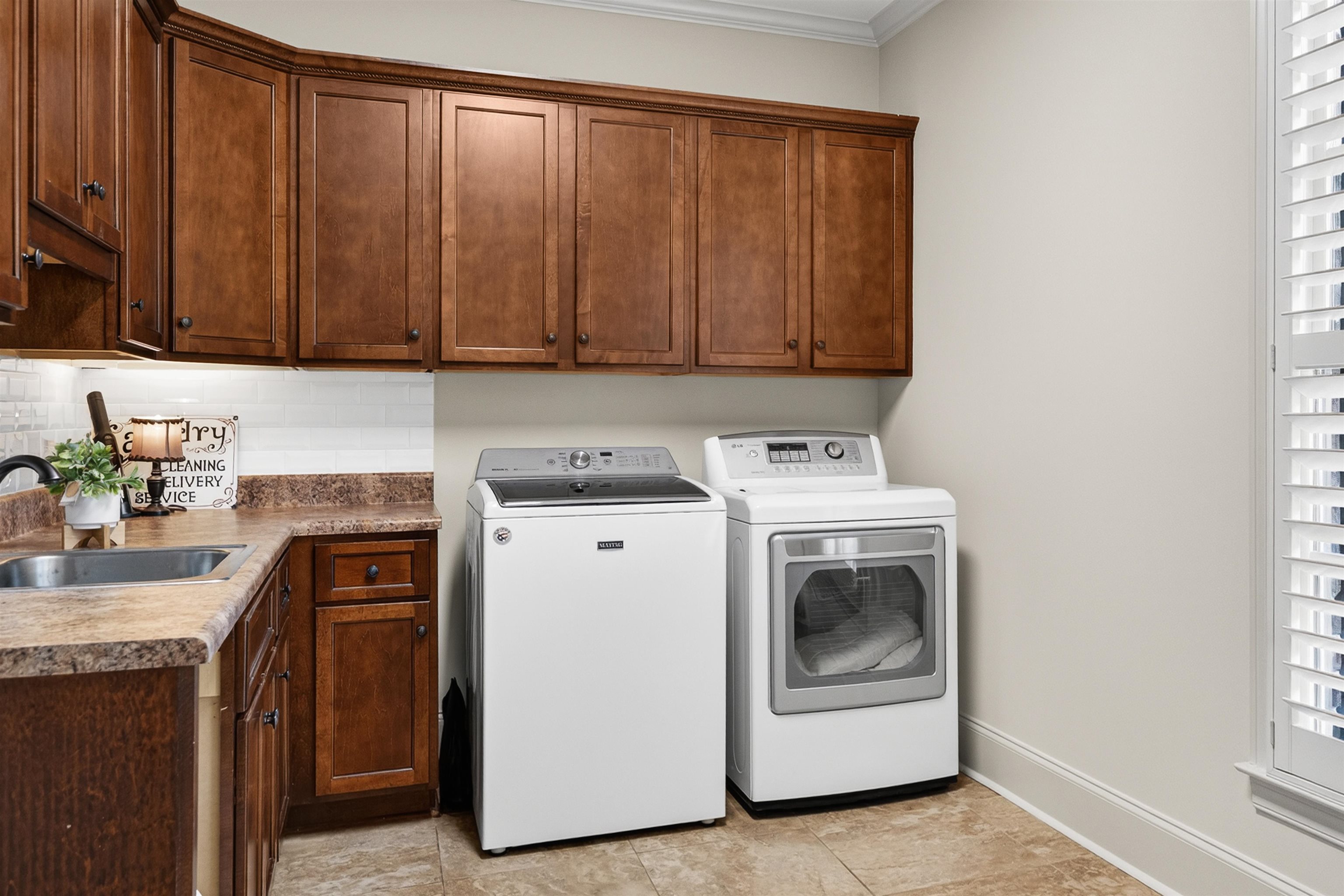 8441 POPLAR PIKE
