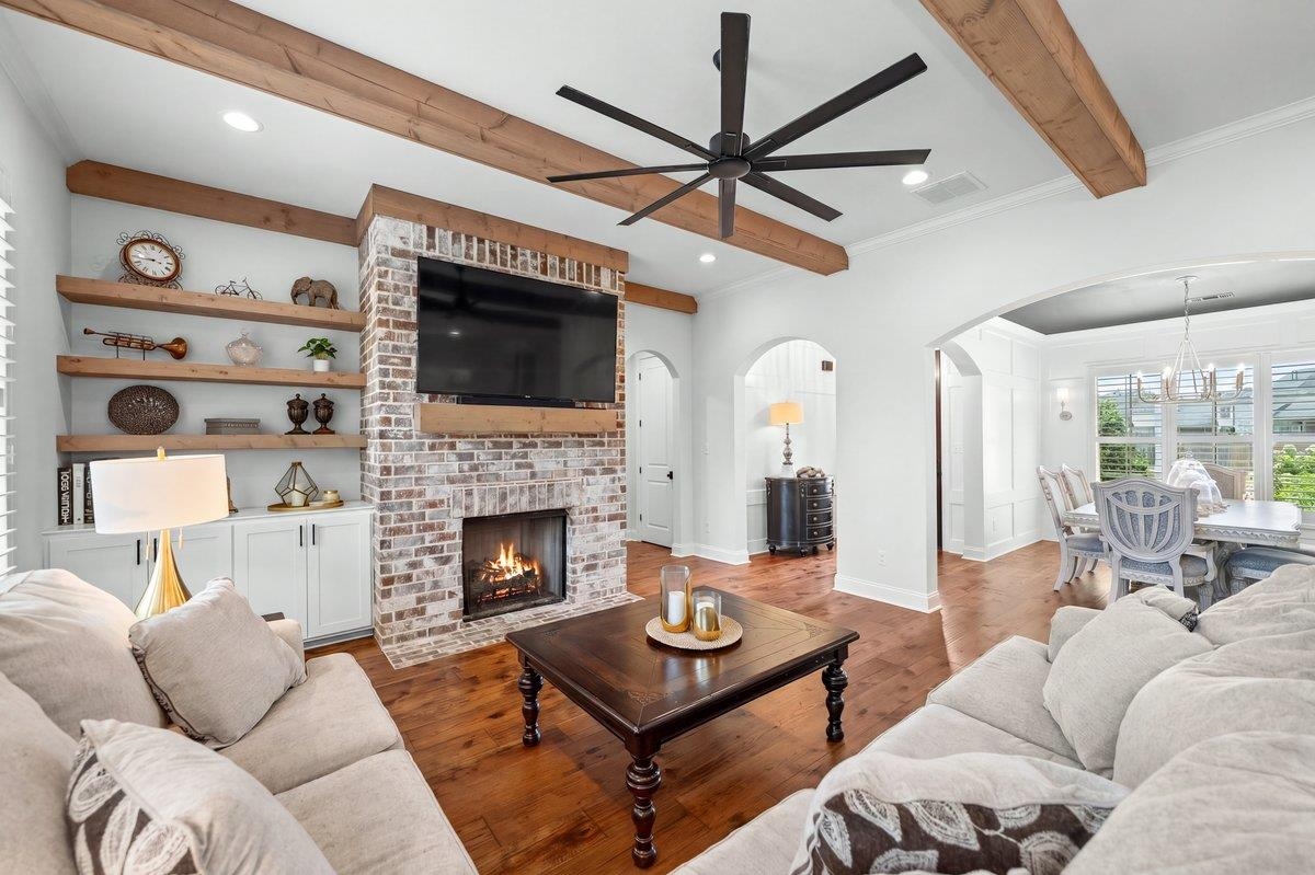 240 KEISIE LN