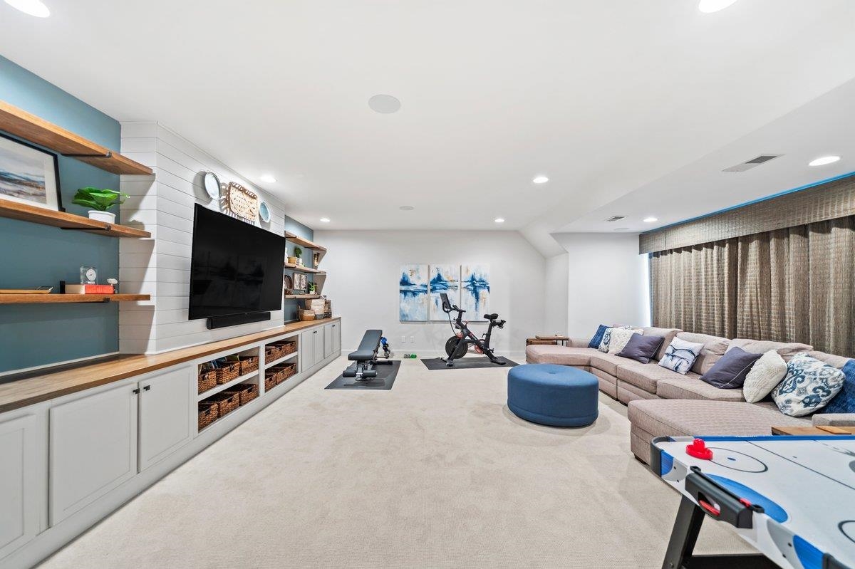 1251 S DUBRAY PL