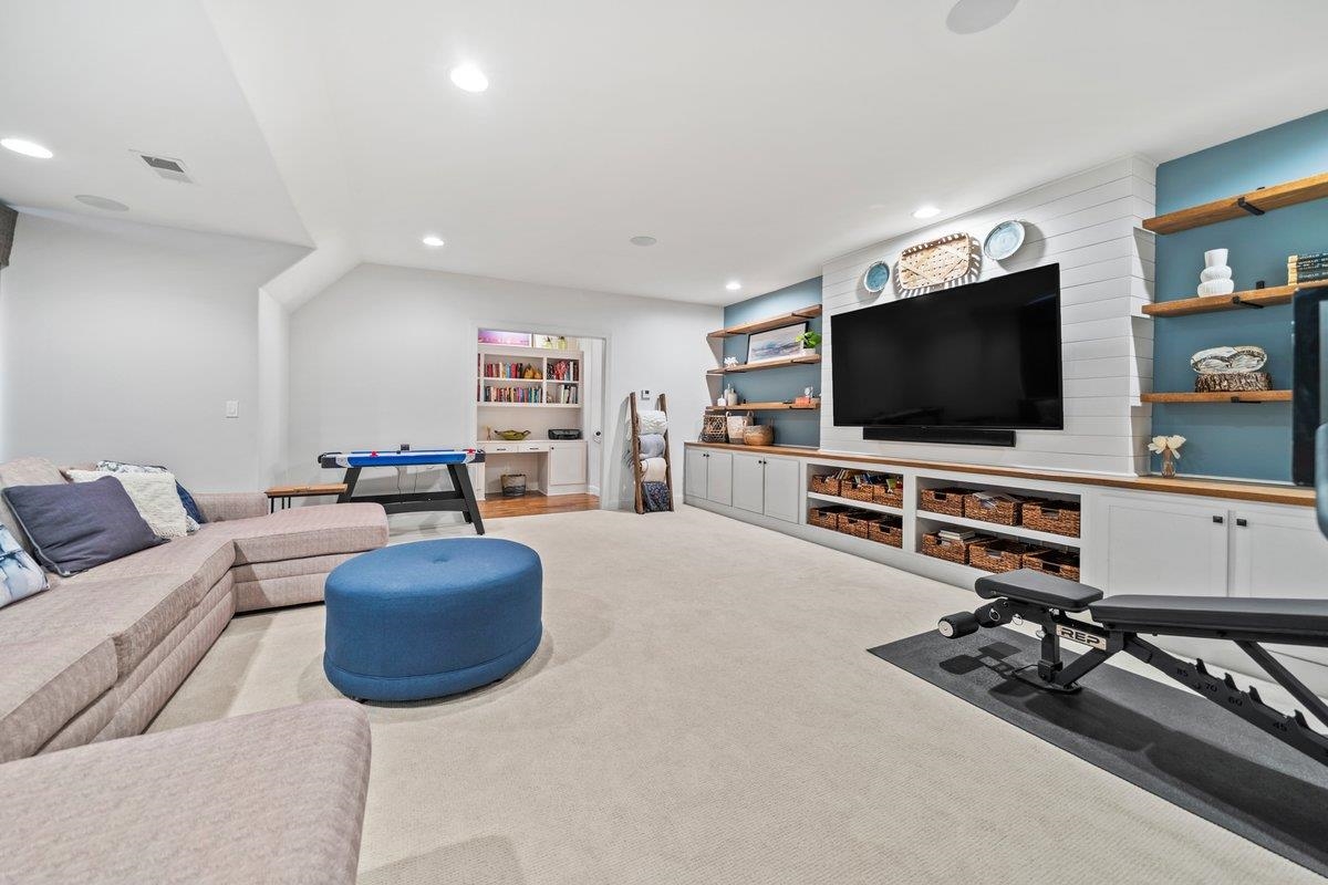 1251 S DUBRAY PL