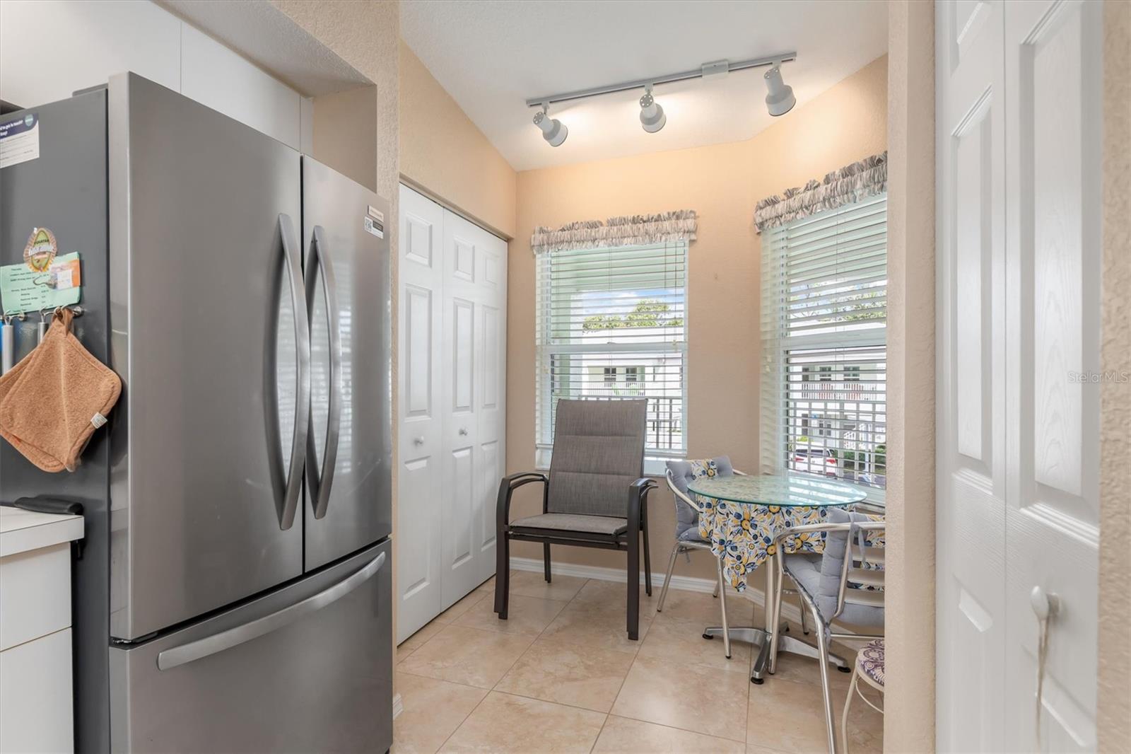 5725 GREENWOOD AVE #8203