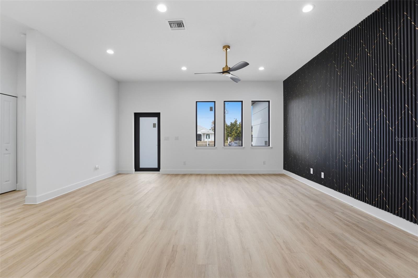 17049 HILLSBOROUGH BLVD