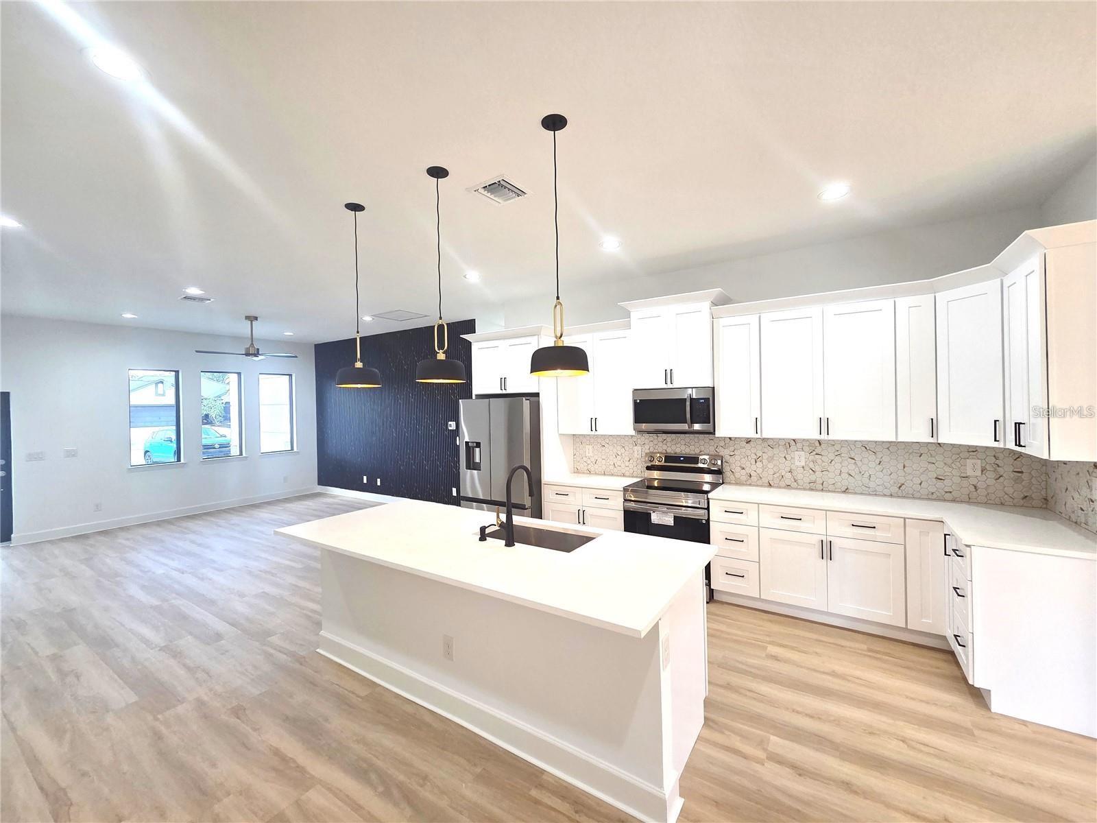 17049 HILLSBOROUGH BLVD