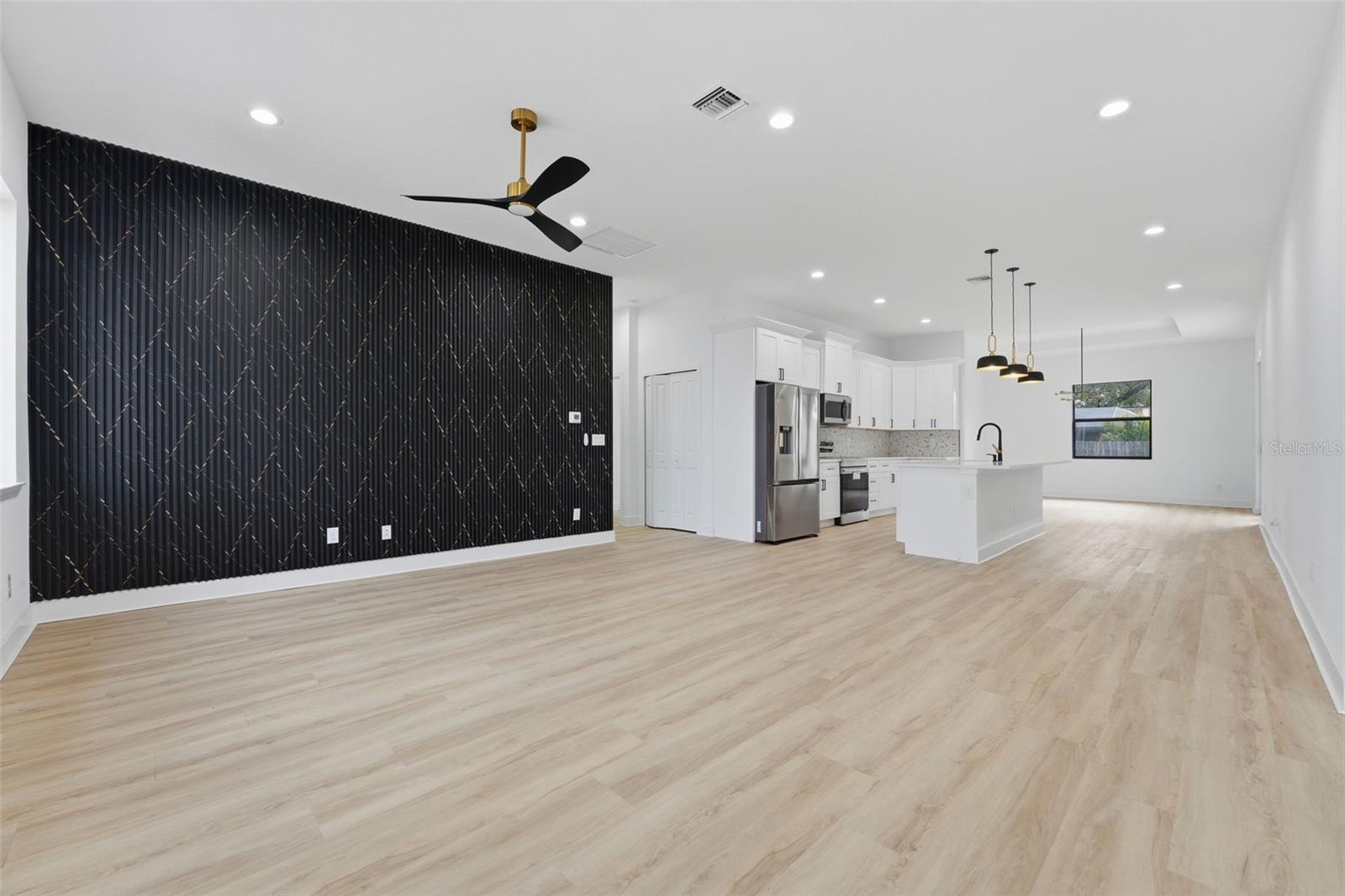 17049 HILLSBOROUGH BLVD