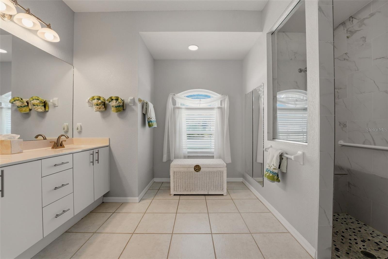 3974 S CHAMBERLAIN BLVD