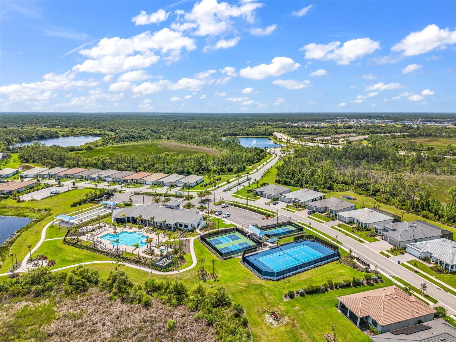4400 LAKESIDE GROVE PL