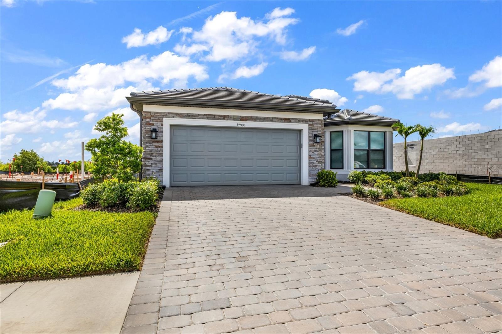 4400 LAKESIDE GROVE PL