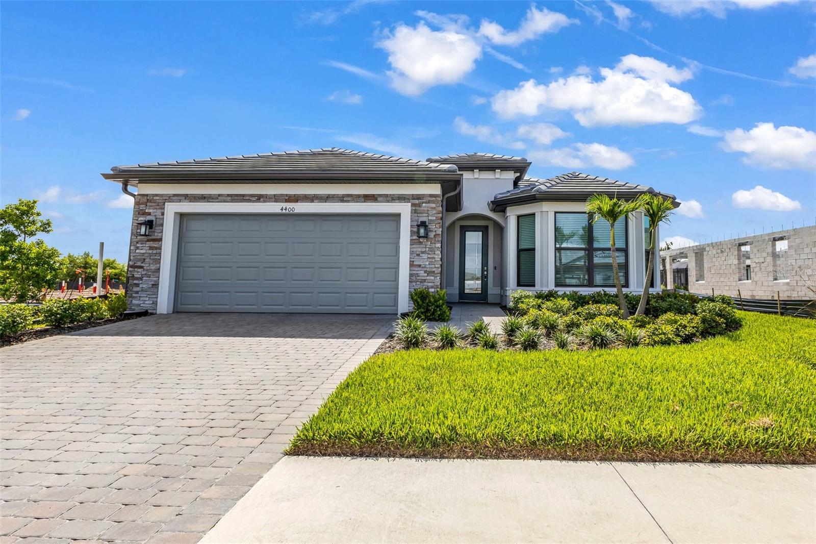 4400 LAKESIDE GROVE PL