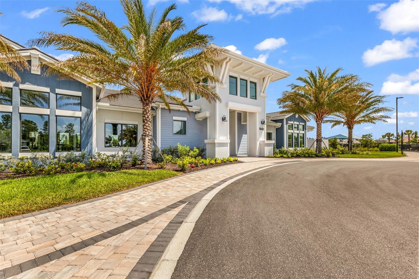 4400 LAKESIDE GROVE PL