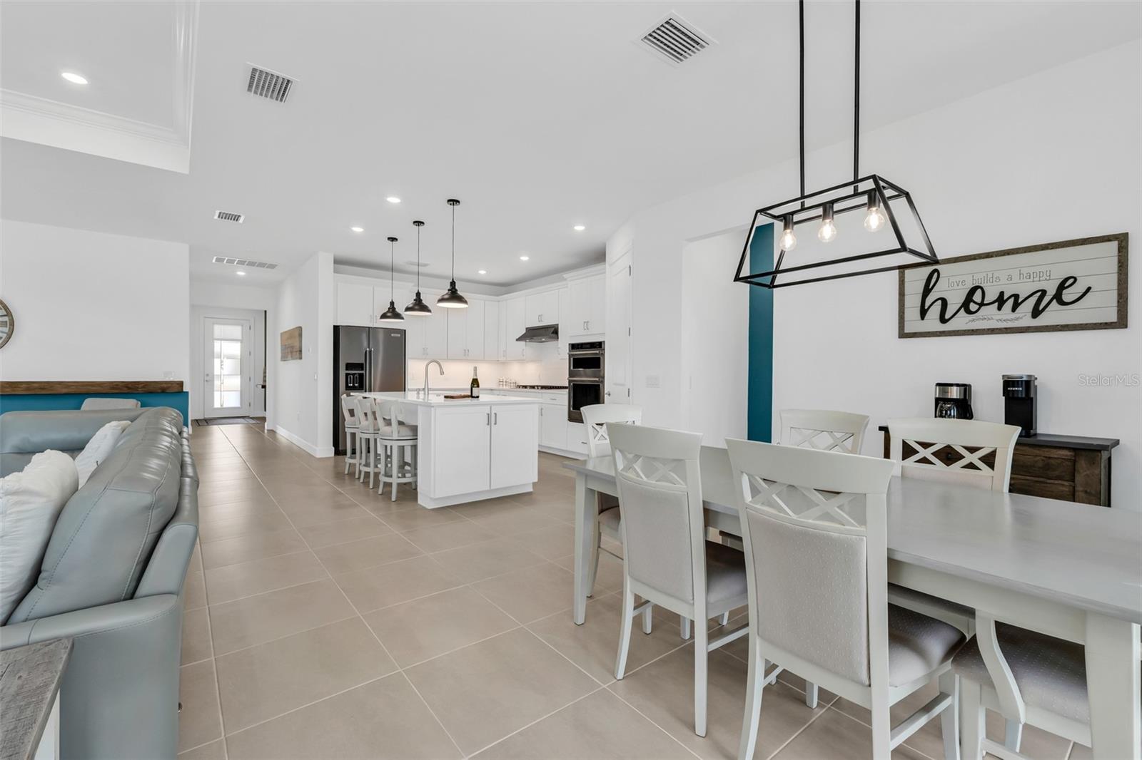 4400 LAKESIDE GROVE PL
