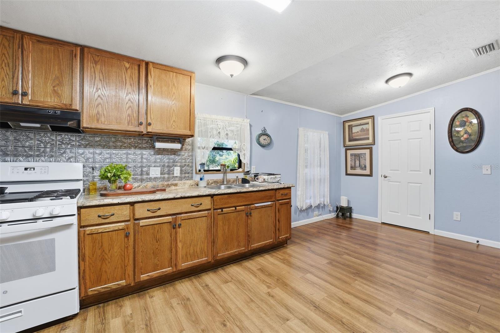 1135 NW PINE CREEK AVE