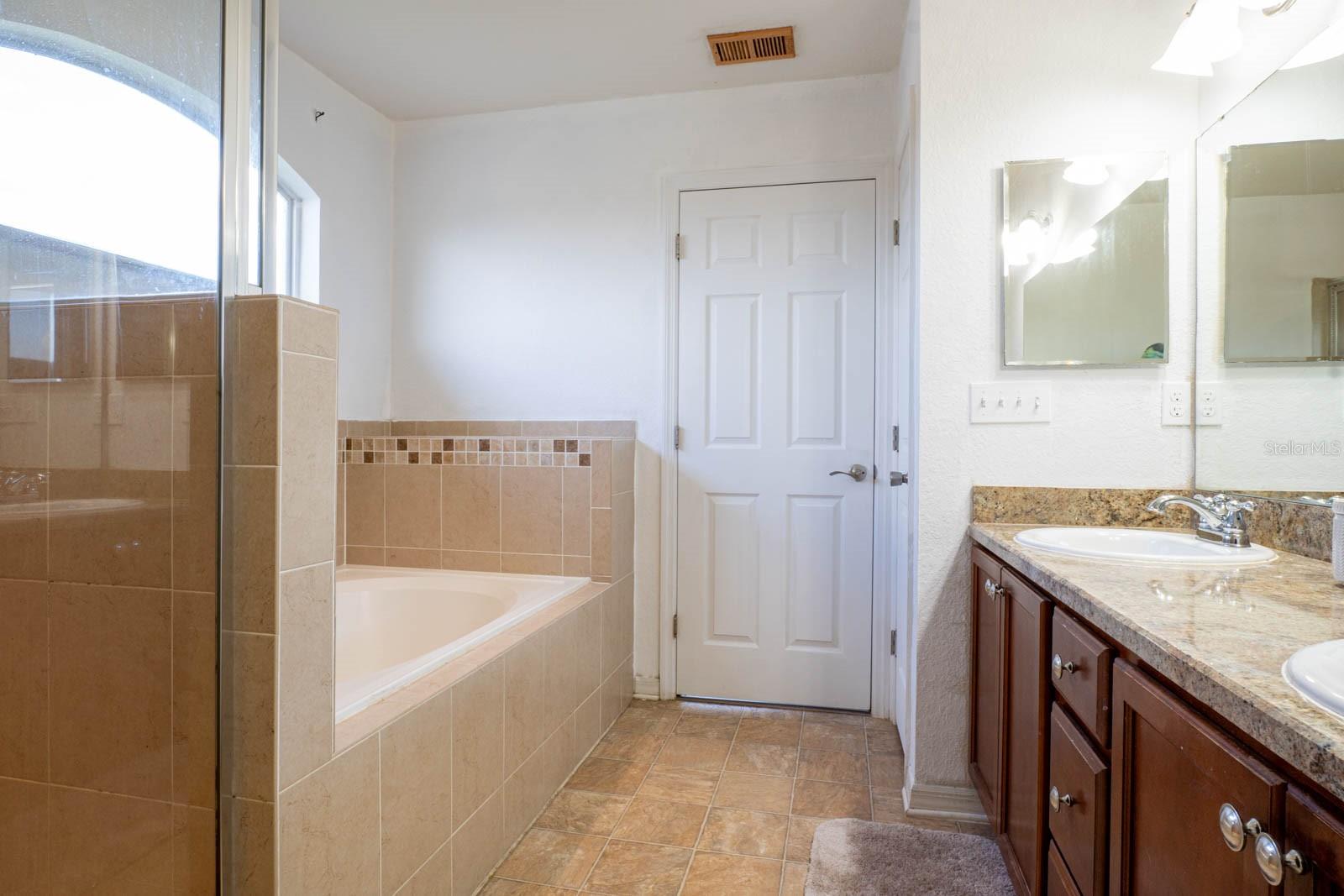 2870 STONEWOOD CIR