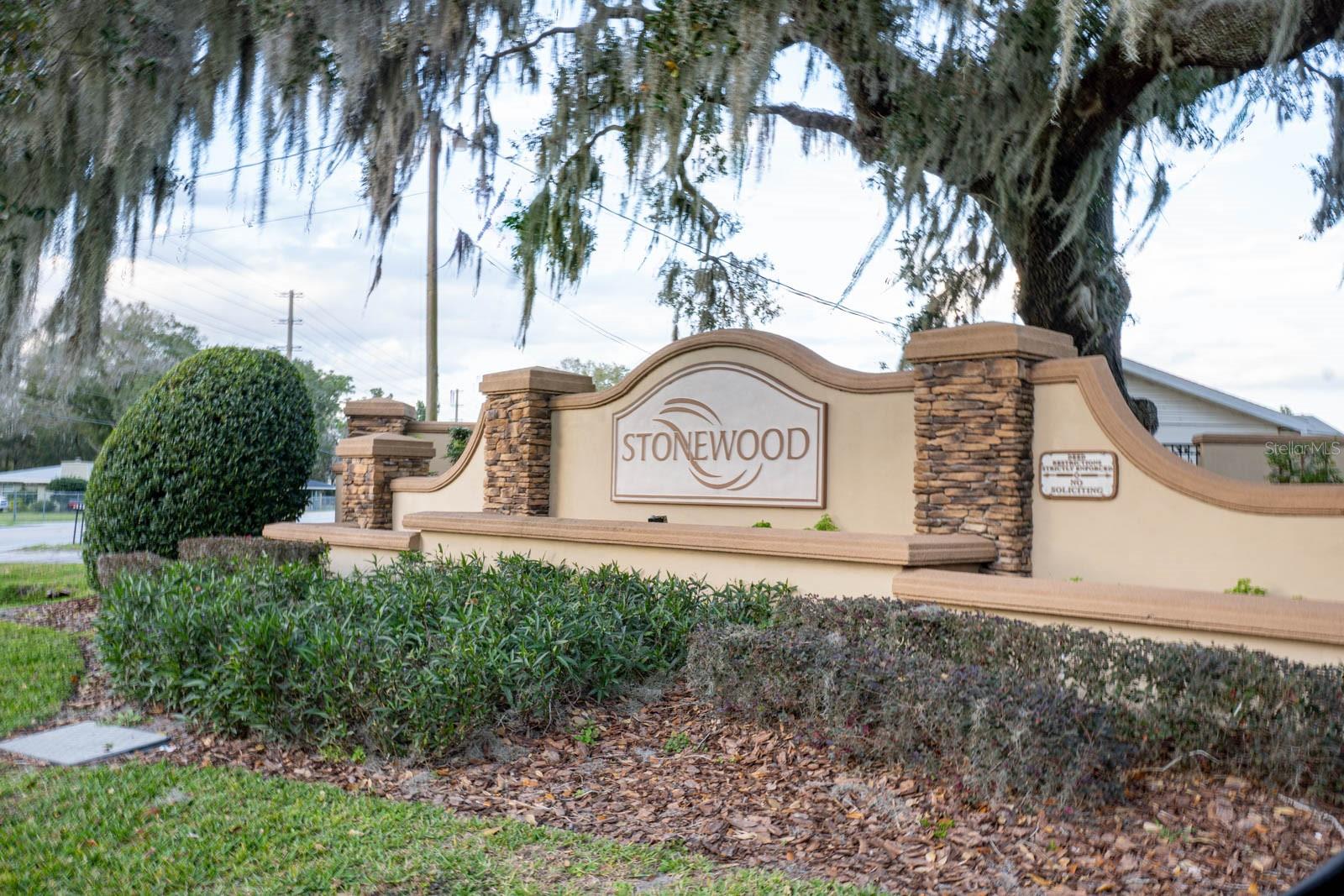 2870 STONEWOOD CIR