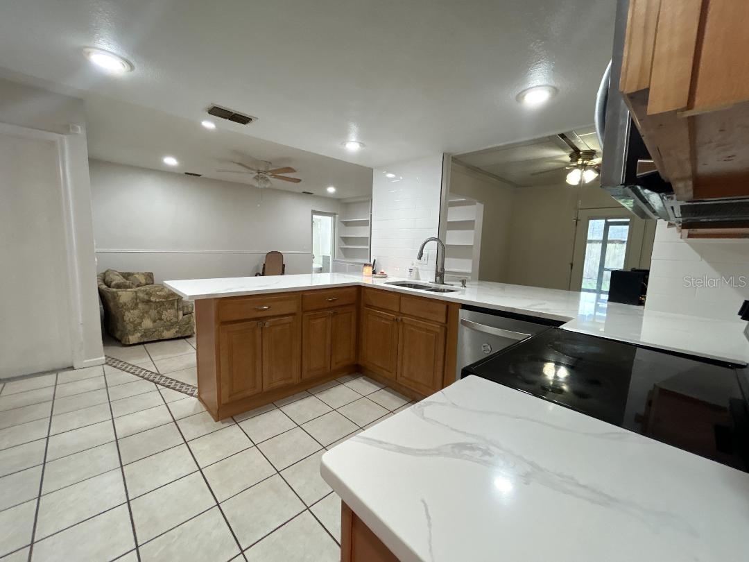 4215 OLD COLONY RD