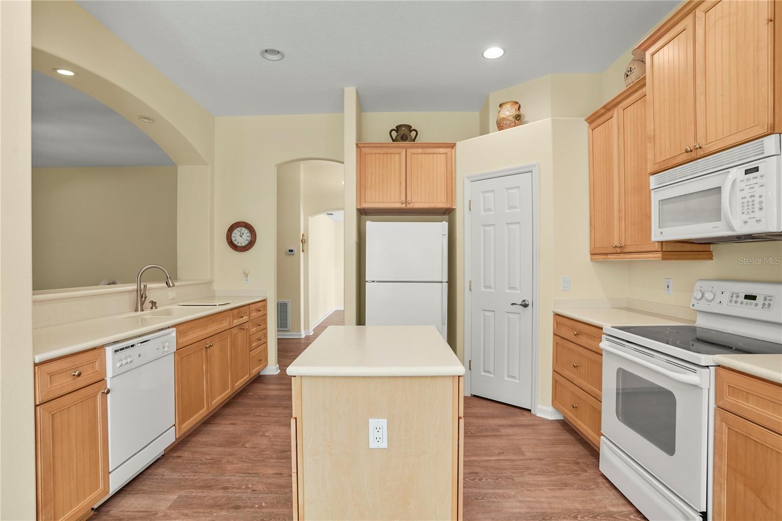 340 NIBLICK CIR