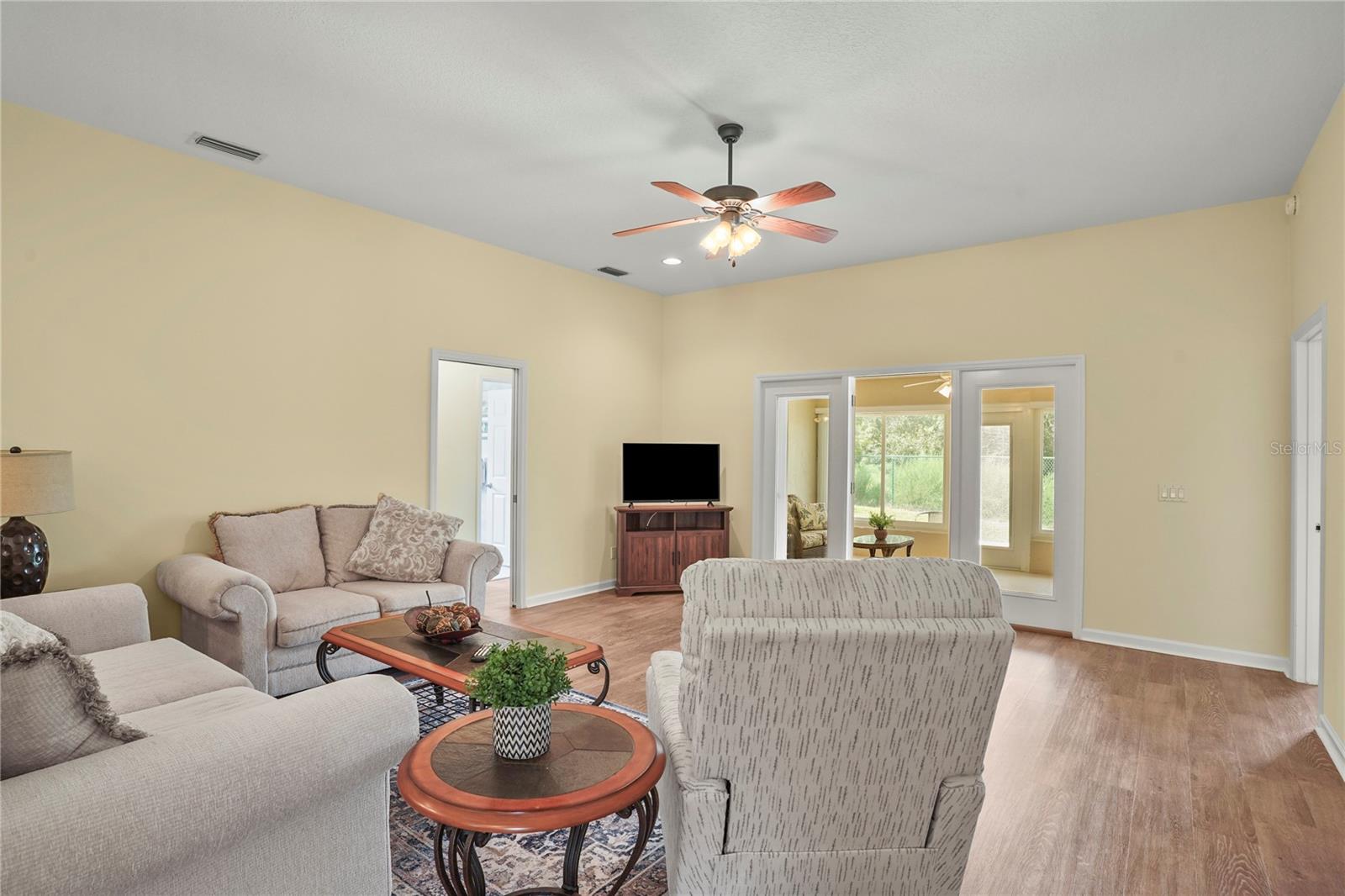 340 NIBLICK CIR