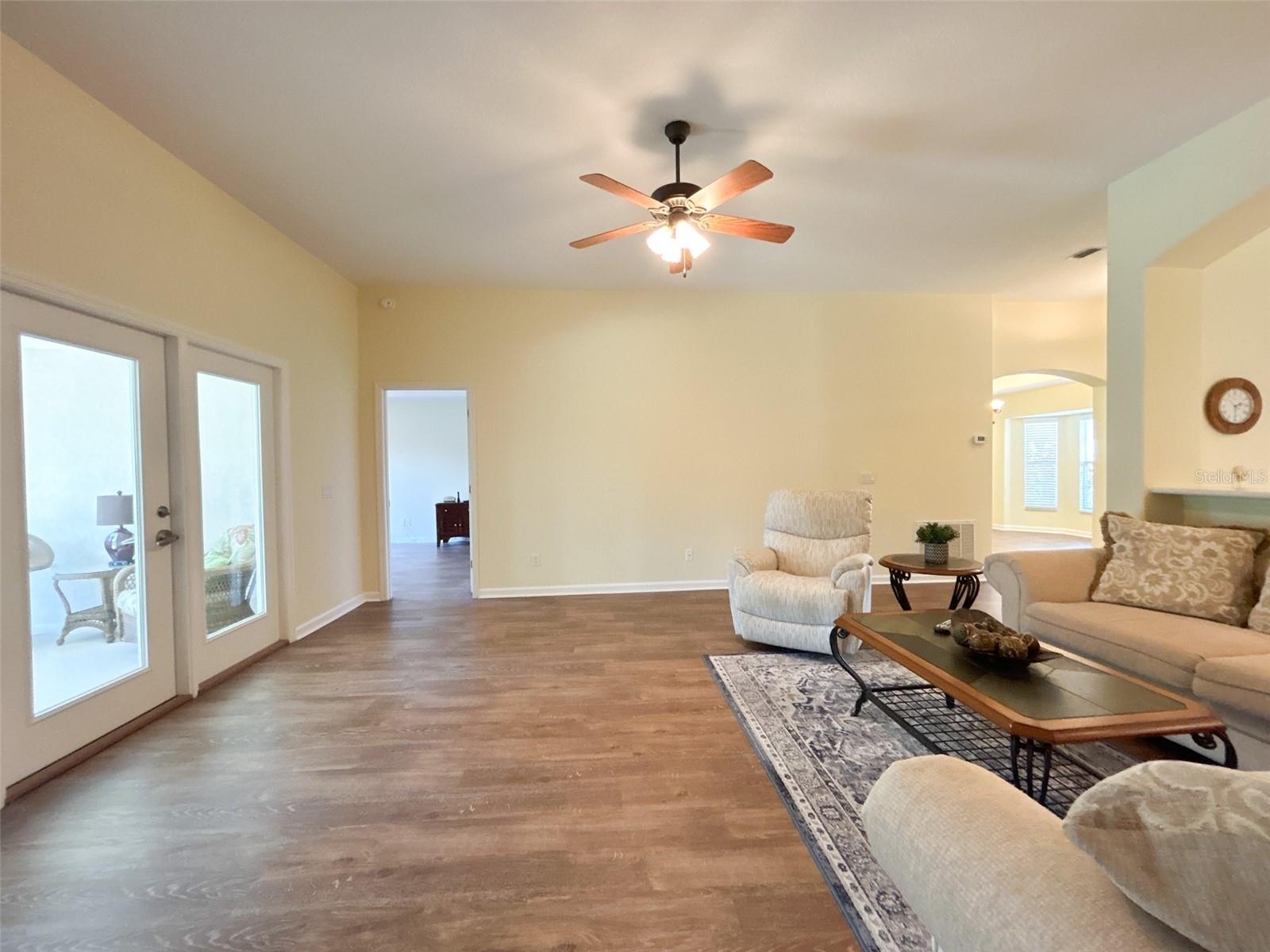 340 NIBLICK CIR