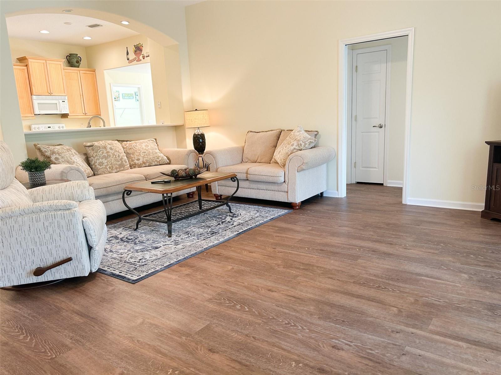 340 NIBLICK CIR